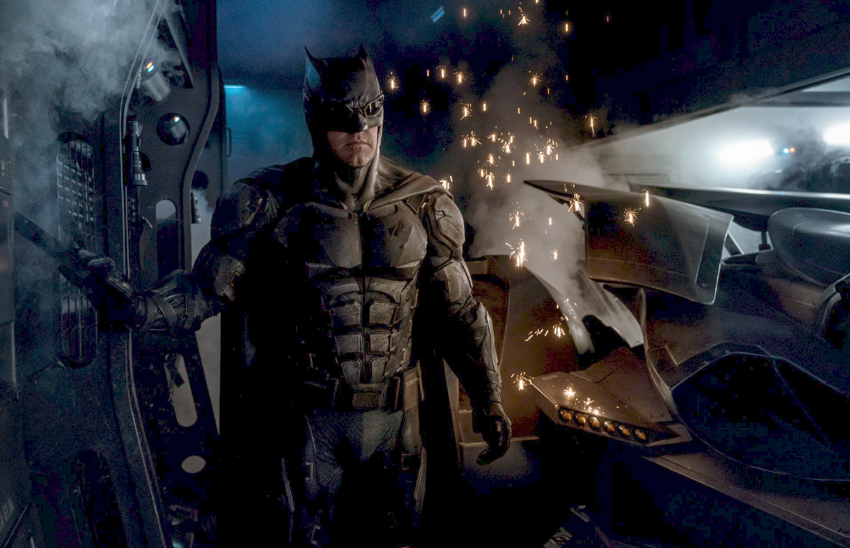 Ben Affleck în noul costum de luptă al lui Batman
