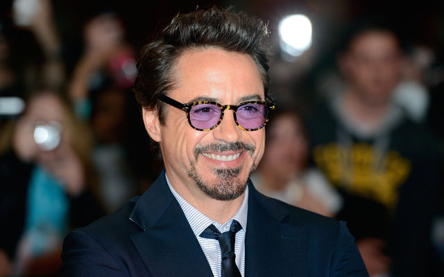 Robert Downey Jr. va debuta în regie
